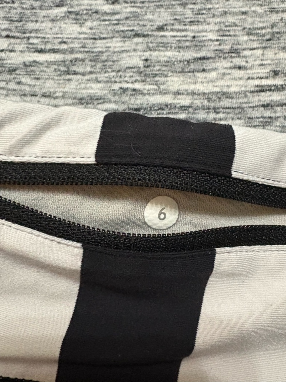 Lululemon Speed Tight Black with Ruffle Size 6 - Picture 8 of 8